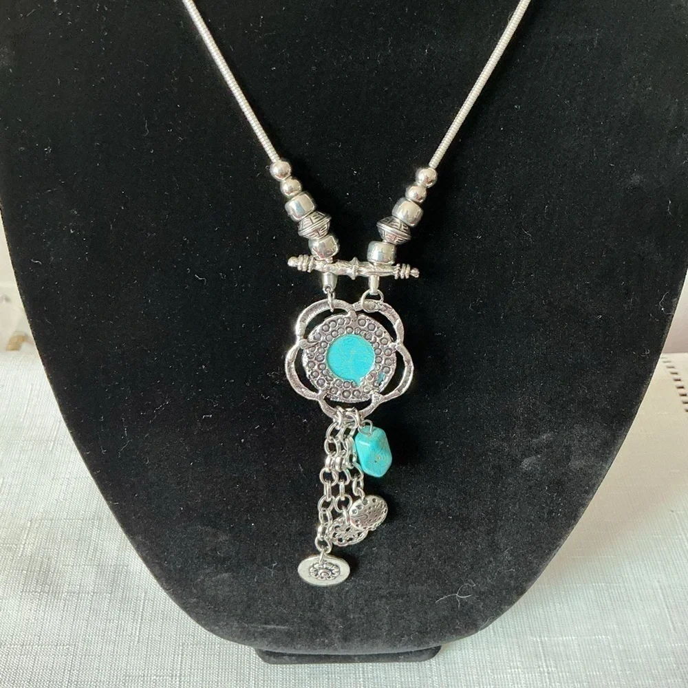 Turquois Color Silver Tone Necklace elegant silver